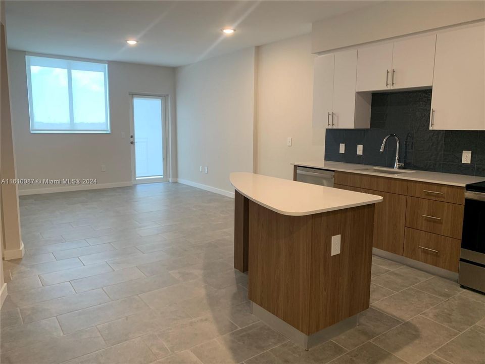 For Rent: $2,224 (1 beds, 1 baths, 777 Square Feet)