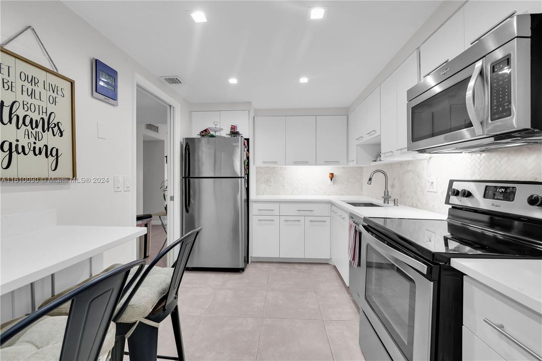 For Sale: $275,000 (2 beds, 2 baths, 1112 Square Feet)