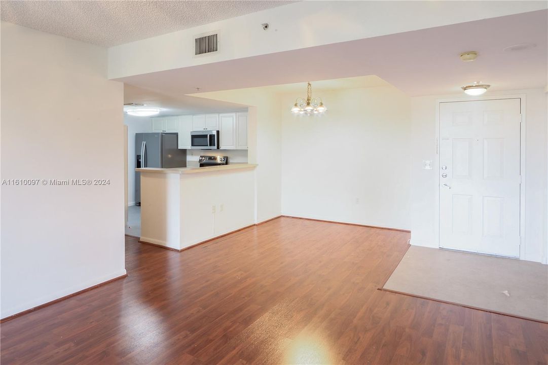 For Rent: $2,650 (2 beds, 2 baths, 1136 Square Feet)