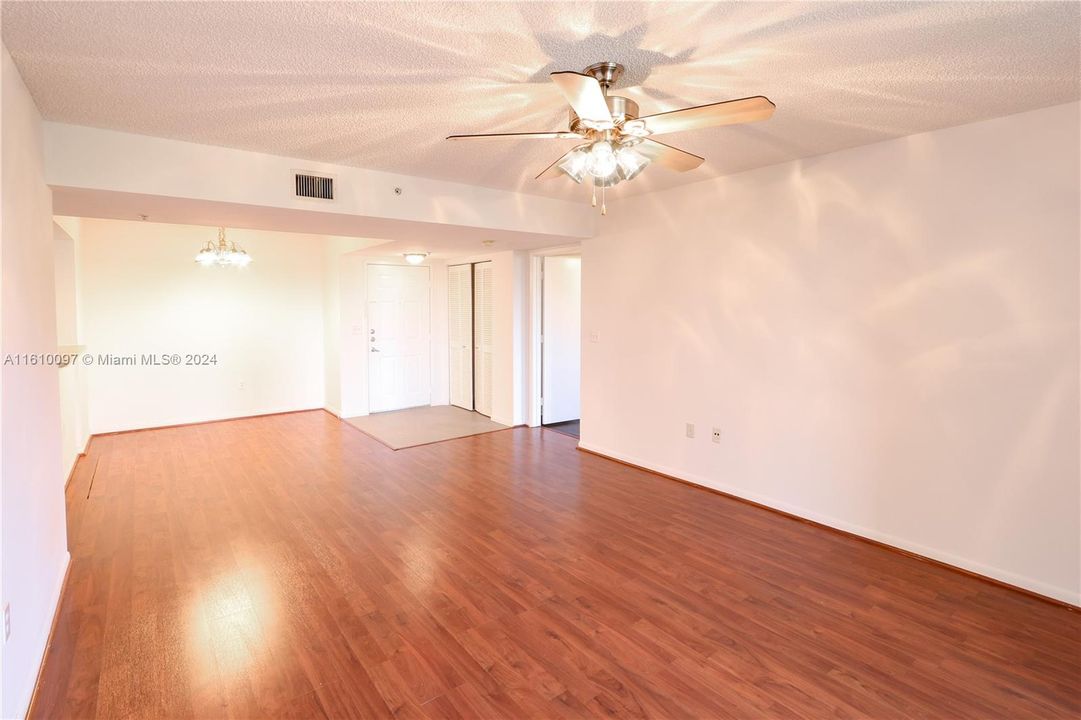For Rent: $2,650 (2 beds, 2 baths, 1136 Square Feet)