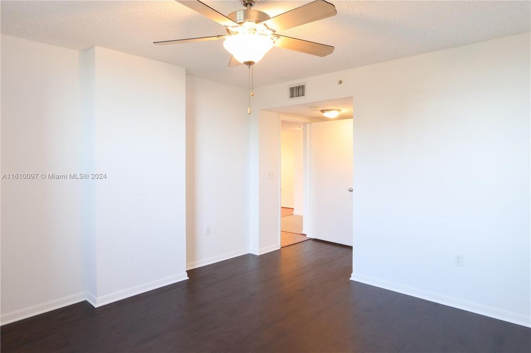 Recently Rented: $2,550 (2 beds, 2 baths, 1136 Square Feet)