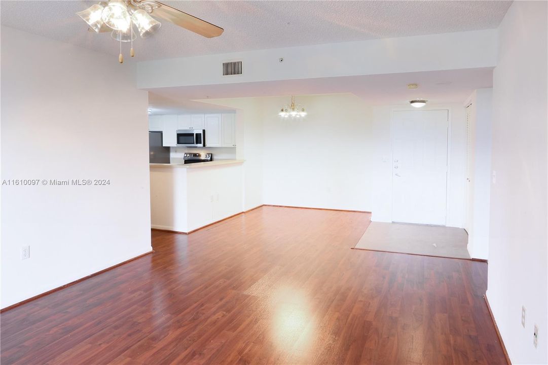 For Rent: $2,650 (2 beds, 2 baths, 1136 Square Feet)