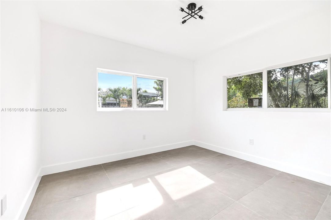 For Sale: $545,000 (3 beds, 2 baths, 1050 Square Feet)