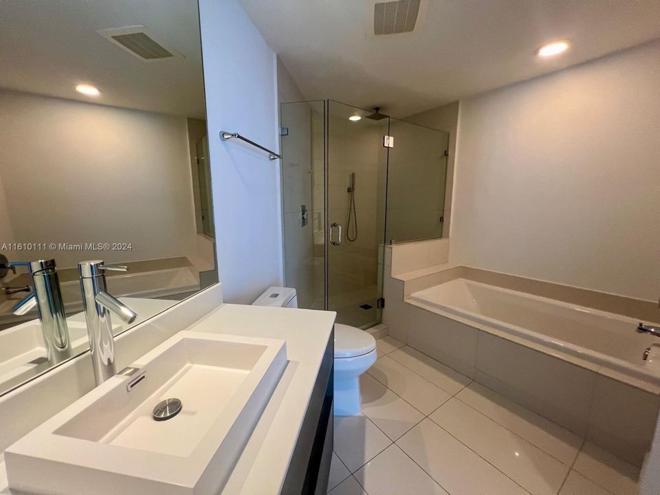 Active With Contract: $4,100 (2 beds, 2 baths, 1167 Square Feet)