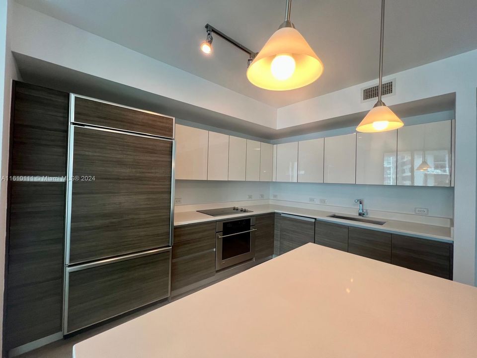 Active With Contract: $4,100 (2 beds, 2 baths, 1167 Square Feet)