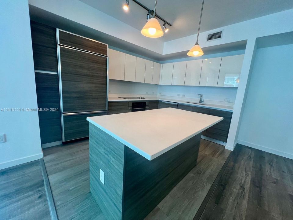 Active With Contract: $4,100 (2 beds, 2 baths, 1167 Square Feet)