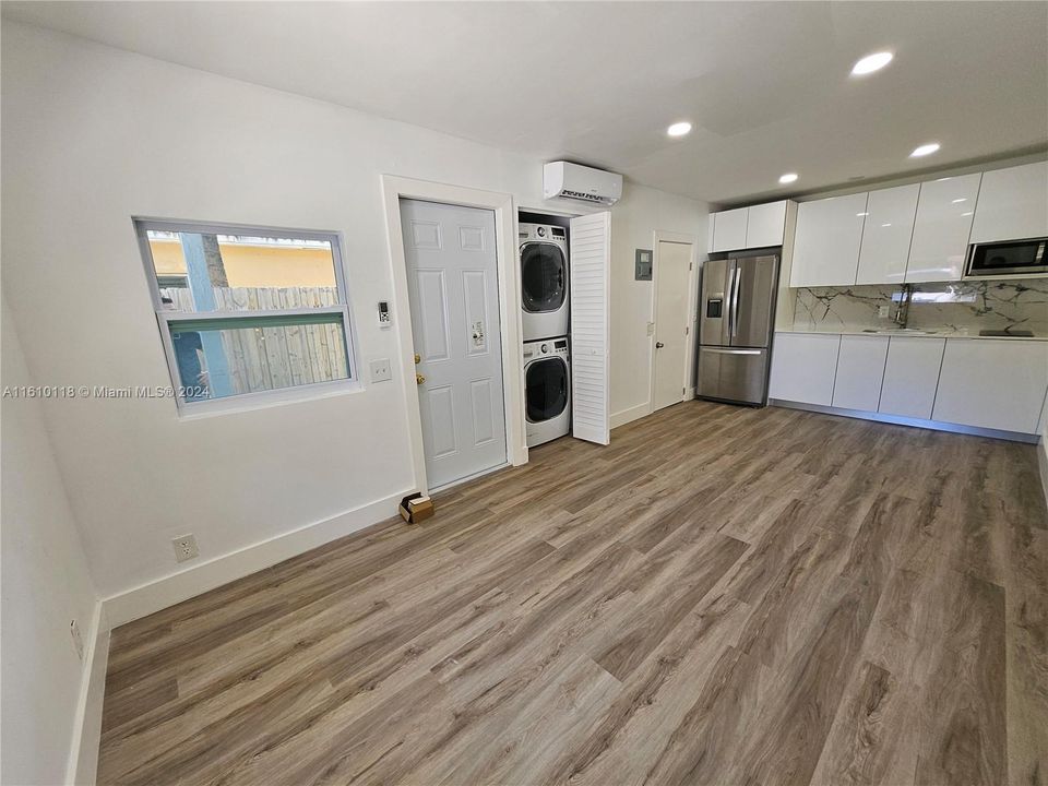 Active With Contract: $1,500 (0 beds, 1 baths, 2398 Square Feet)