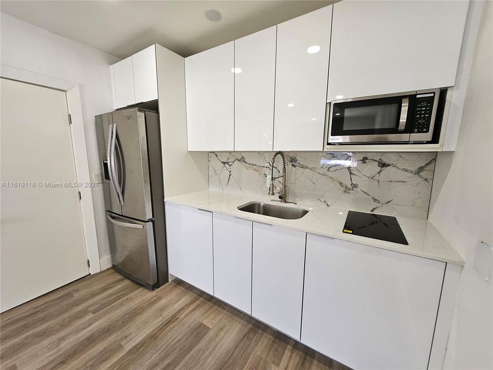 Active With Contract: $1,500 (0 beds, 1 baths, 2398 Square Feet)