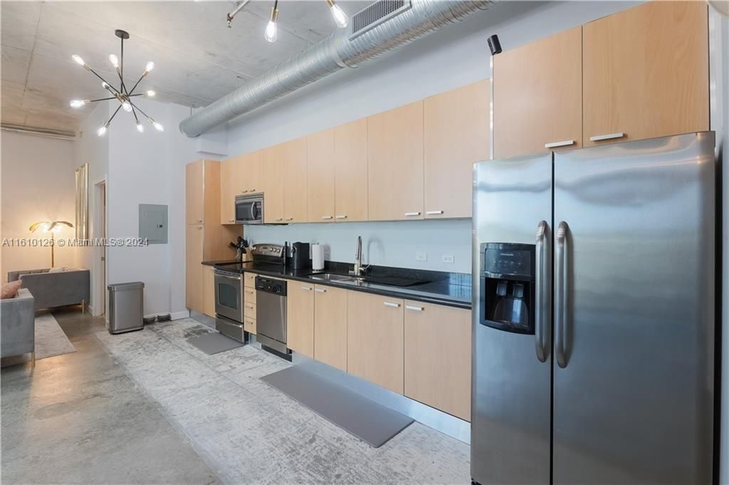 For Sale: $385,000 (2 beds, 2 baths, 1065 Square Feet)