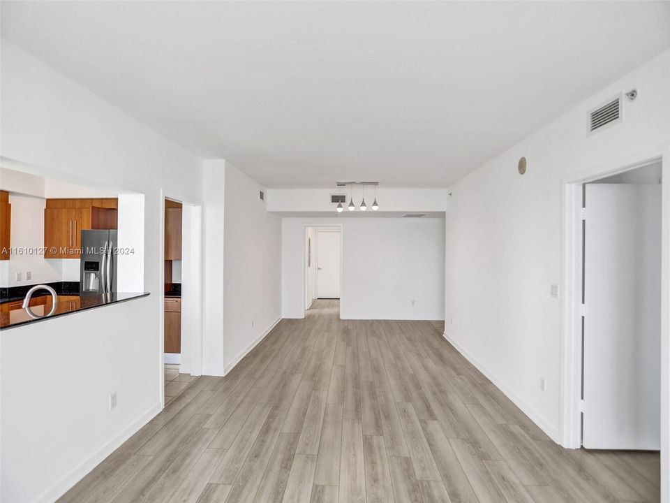 Vendido Recientemente: $1,148,800 (3 camas, 2 baños, 1792 Pies cuadrados)