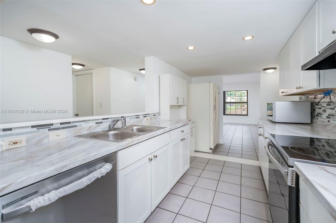 For Sale: $440,000 (3 beds, 2 baths, 1764 Square Feet)