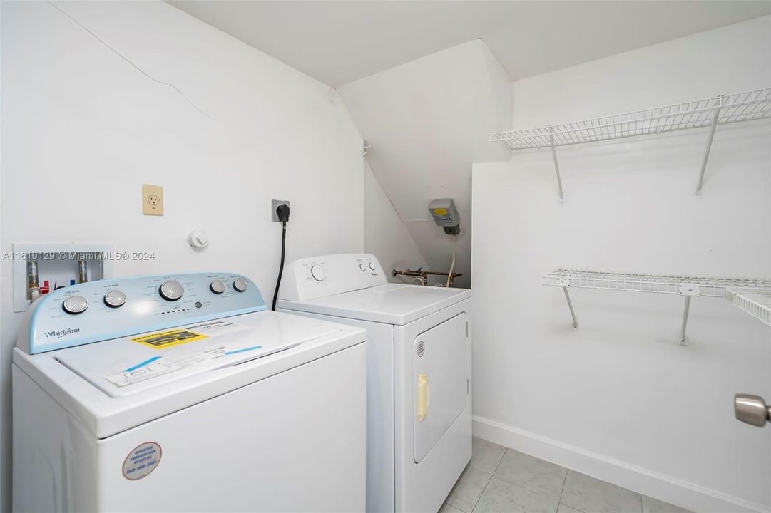 Active With Contract: $399,000 (3 beds, 2 baths, 1764 Square Feet)