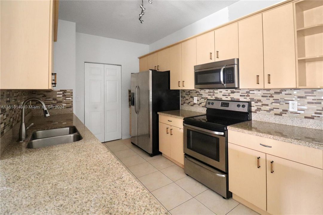 For Sale: $280,000 (3 beds, 2 baths, 1267 Square Feet)