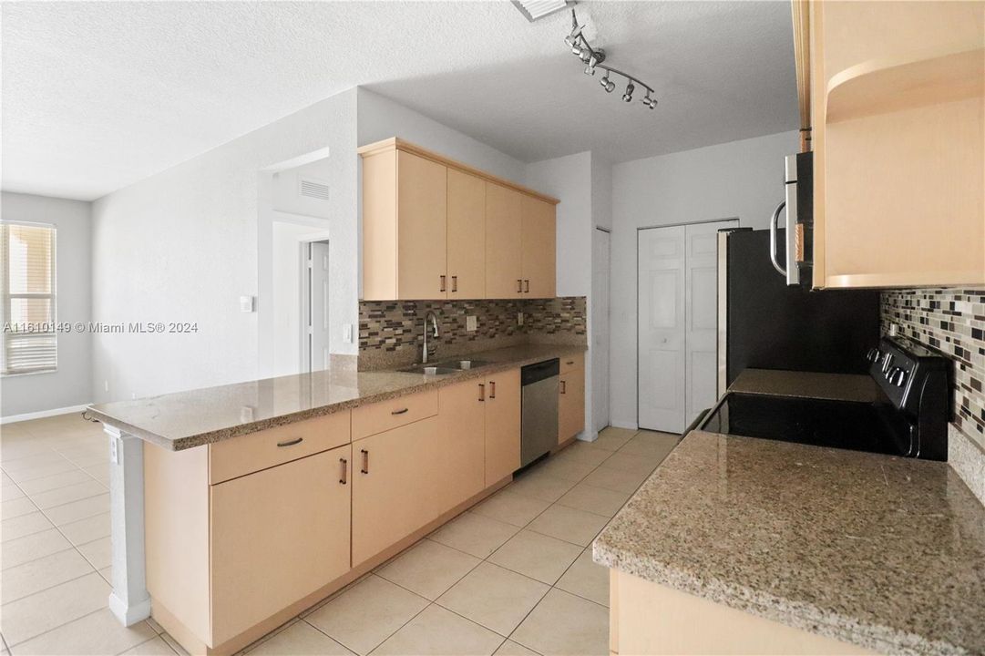 For Sale: $280,000 (3 beds, 2 baths, 1267 Square Feet)