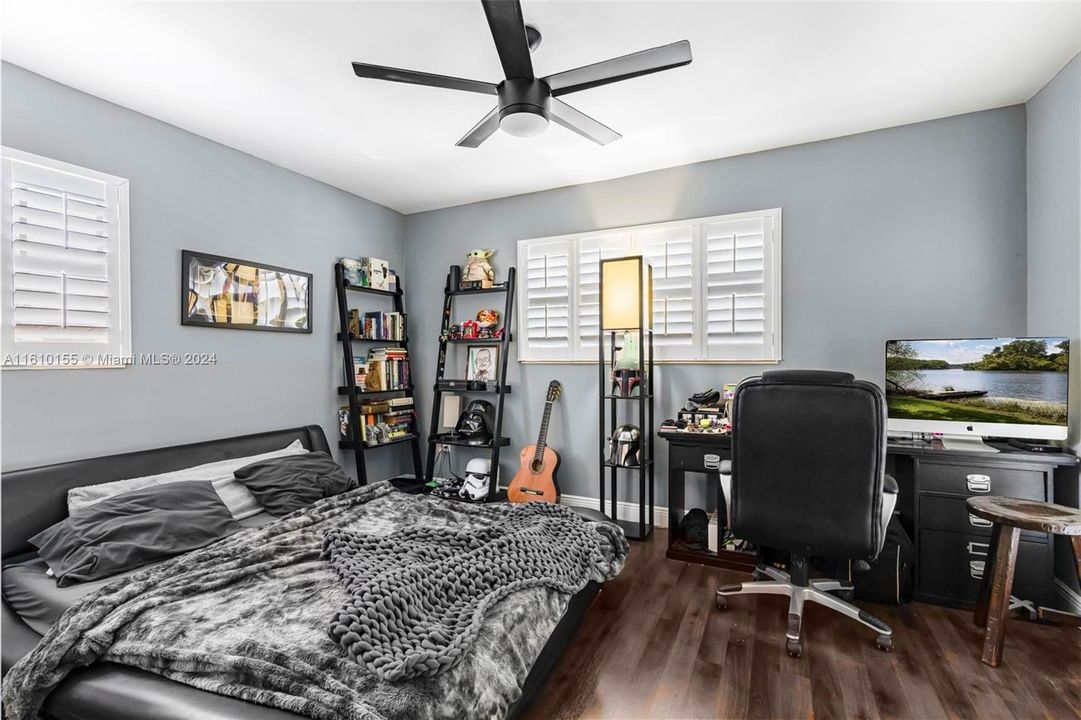 For Sale: $737,000 (3 beds, 2 baths, 1299 Square Feet)