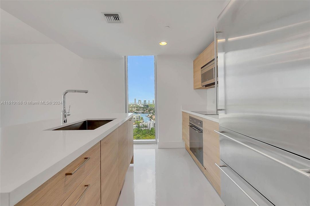 Recently Sold: $955,000 (3 beds, 3 baths, 1557 Square Feet)