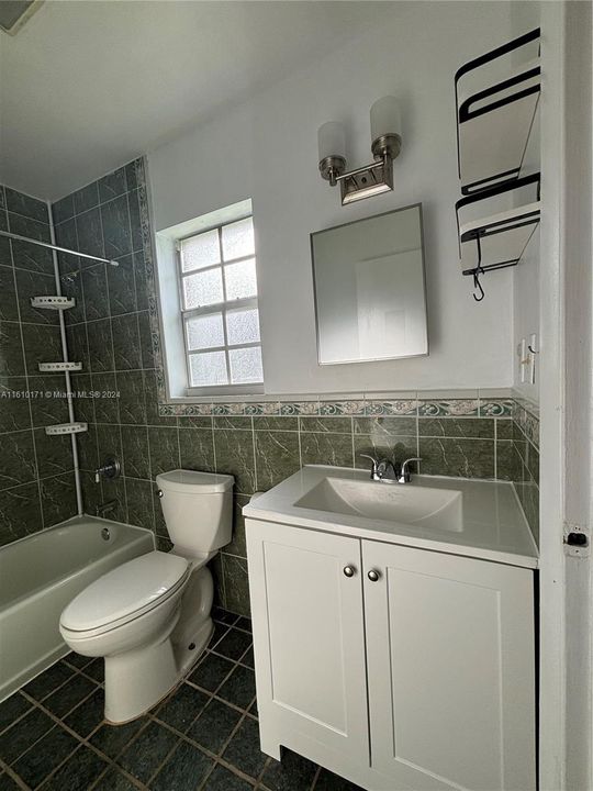 Active With Contract: $1,850 (1 beds, 1 baths, 2031 Square Feet)