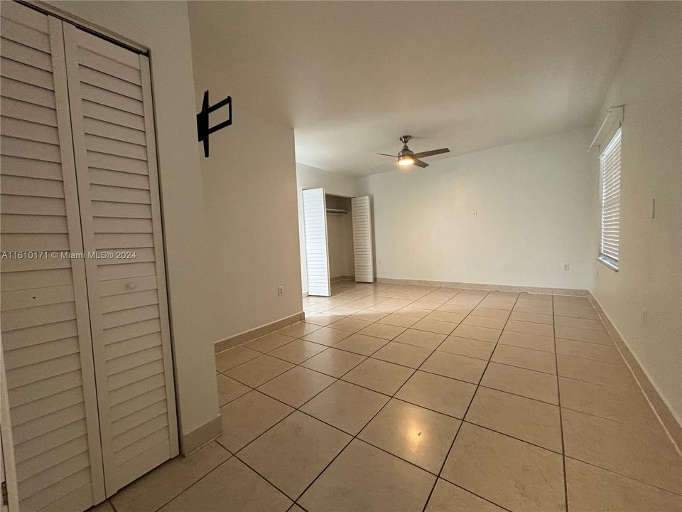 Active With Contract: $1,850 (1 beds, 1 baths, 2031 Square Feet)