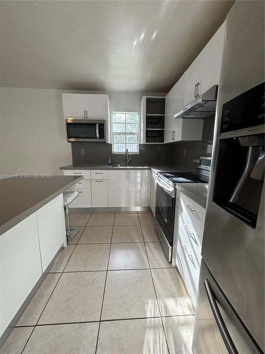 Active With Contract: $1,850 (1 beds, 1 baths, 2031 Square Feet)