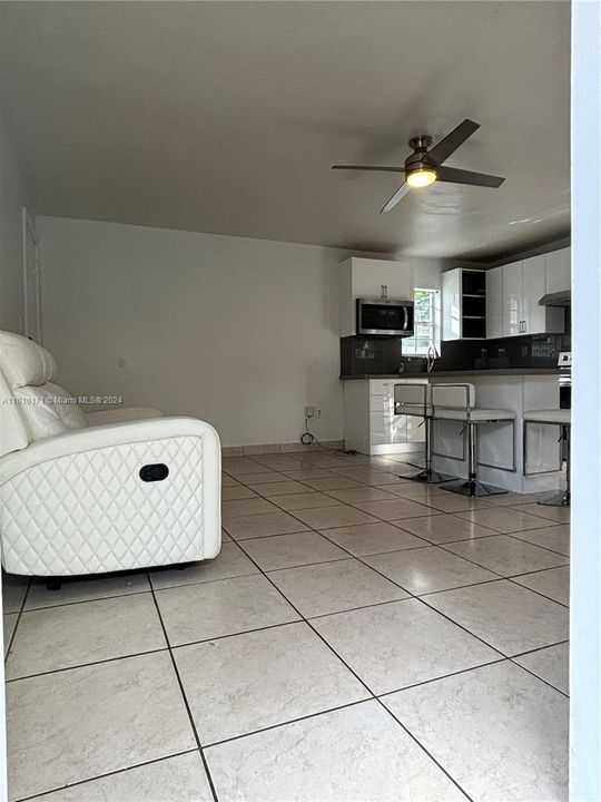 Active With Contract: $1,850 (1 beds, 1 baths, 2031 Square Feet)