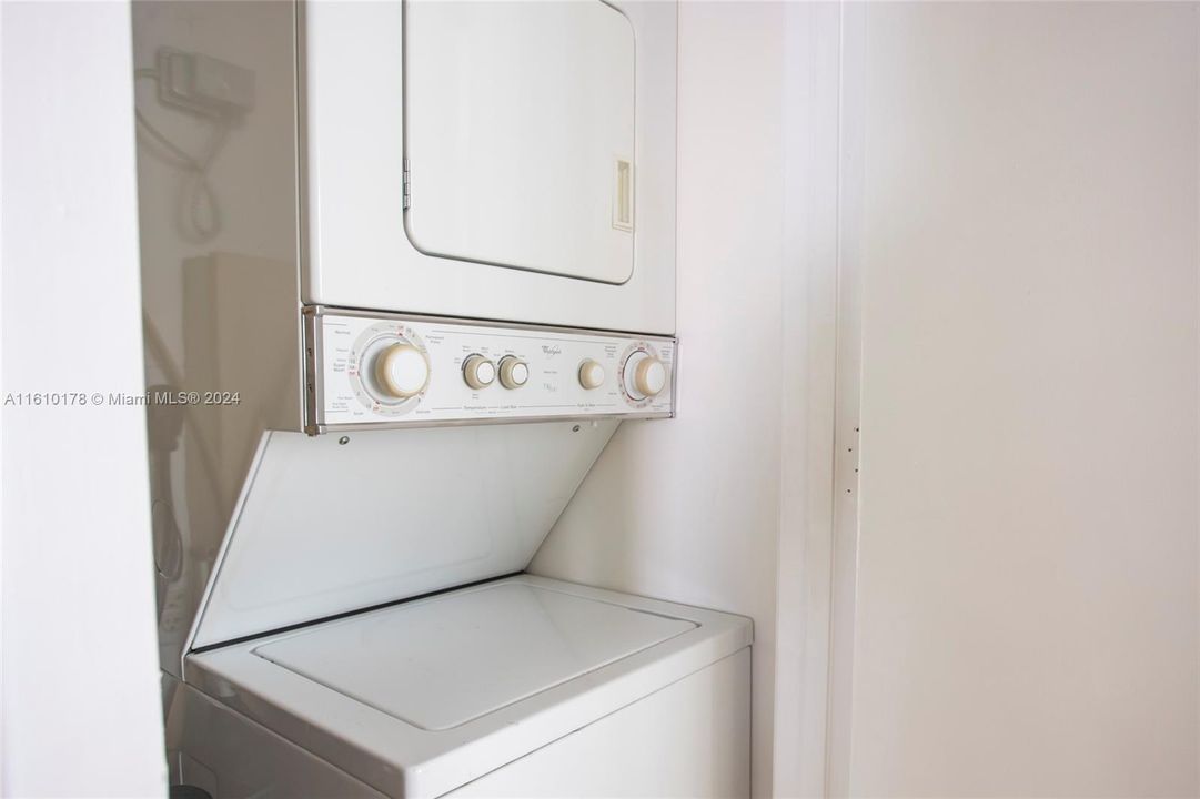 For Rent: $2,900 (1 beds, 1 baths, 794 Square Feet)