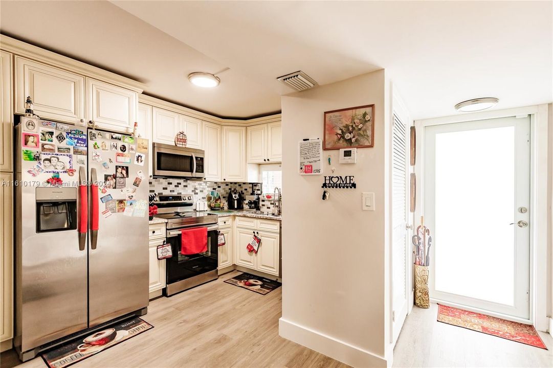 For Sale: $235,000 (2 beds, 2 baths, 1170 Square Feet)