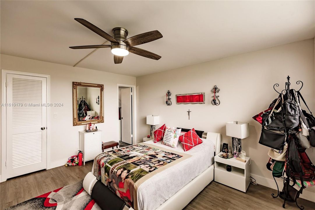 For Sale: $235,000 (2 beds, 2 baths, 1170 Square Feet)