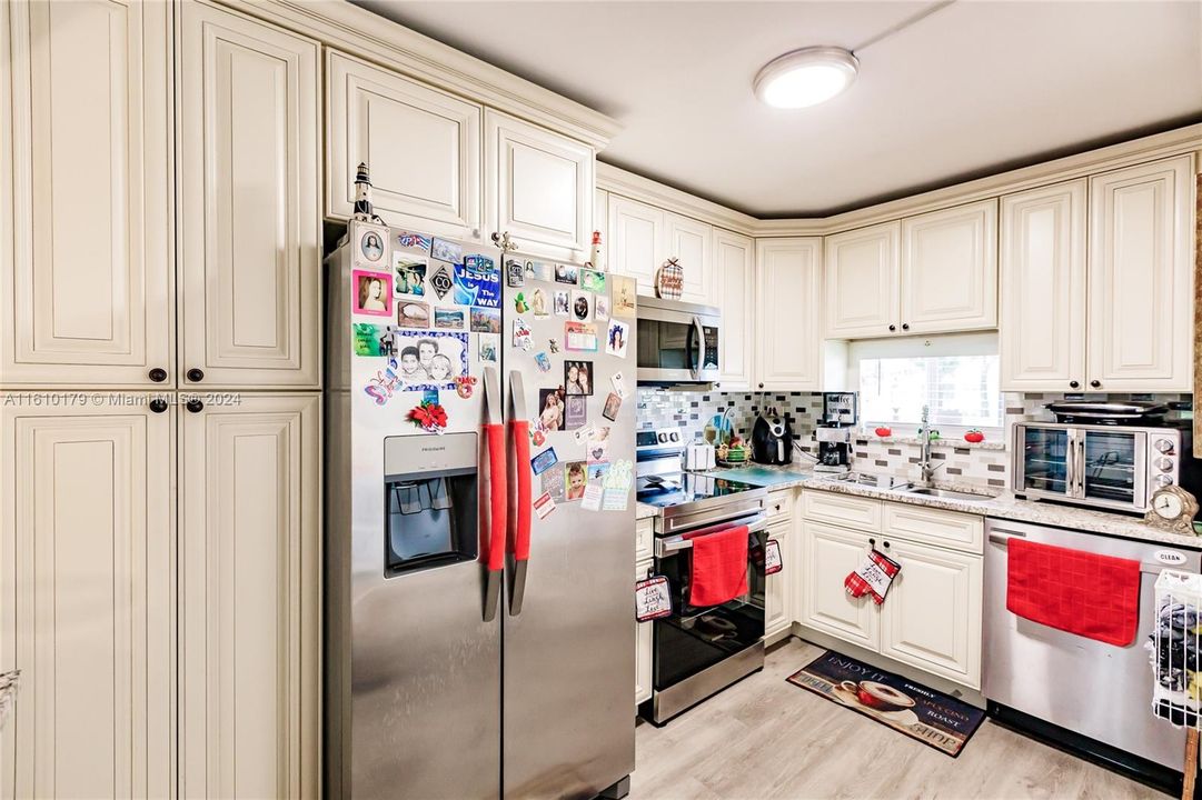 For Sale: $235,000 (2 beds, 2 baths, 1170 Square Feet)