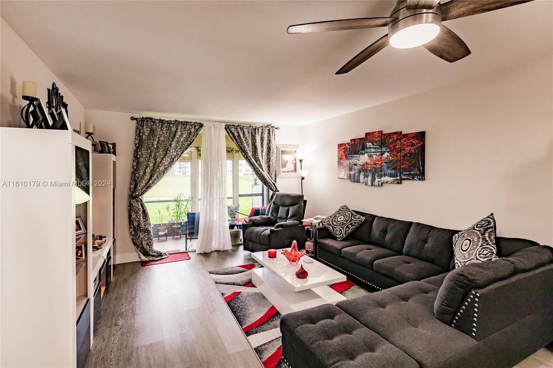 For Sale: $235,000 (2 beds, 2 baths, 1170 Square Feet)