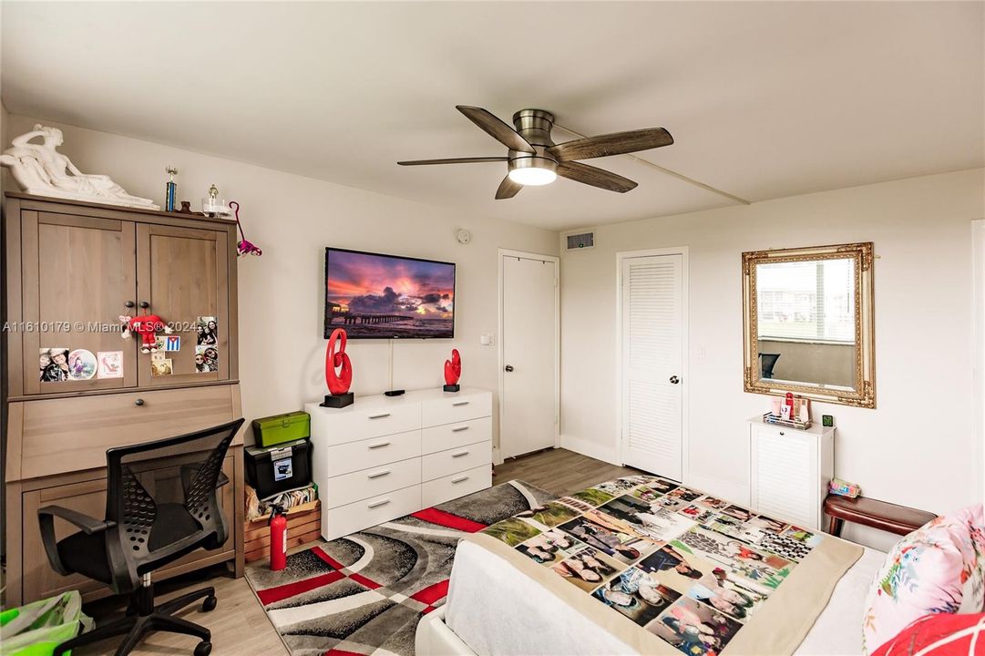 For Sale: $235,000 (2 beds, 2 baths, 1170 Square Feet)