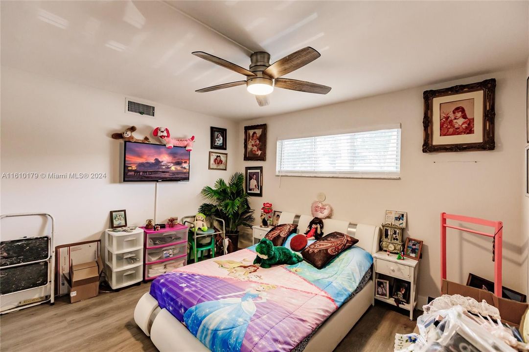 For Sale: $235,000 (2 beds, 2 baths, 1170 Square Feet)