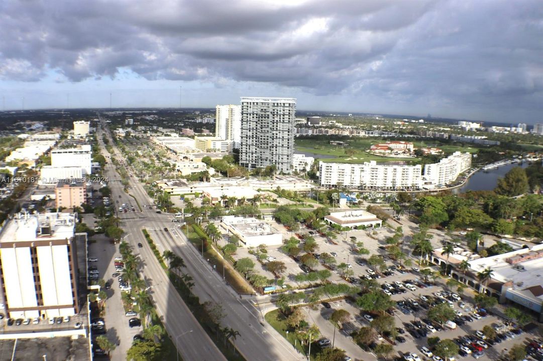 For Sale: $500,000 (2 beds, 2 baths, 1028 Square Feet)