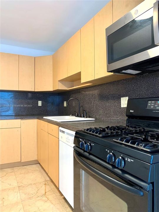 For Rent: $3,500 (2 beds, 2 baths, 1080 Square Feet)