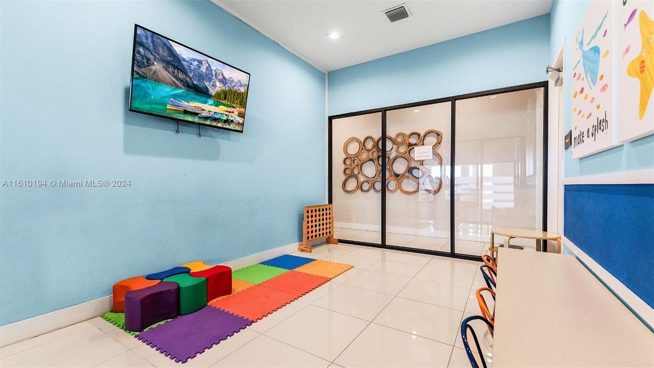 En Venta: $650,000 (3 camas, 2 baños, 1540 Pies cuadrados)