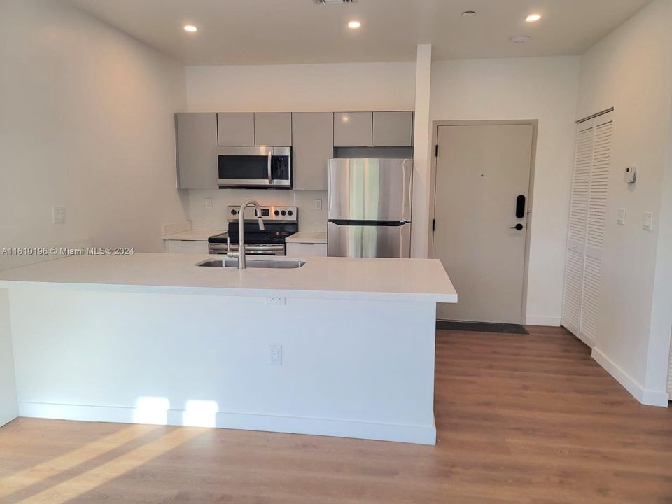 For Rent: $2,500 (2 beds, 2 baths, 18351 Square Feet)