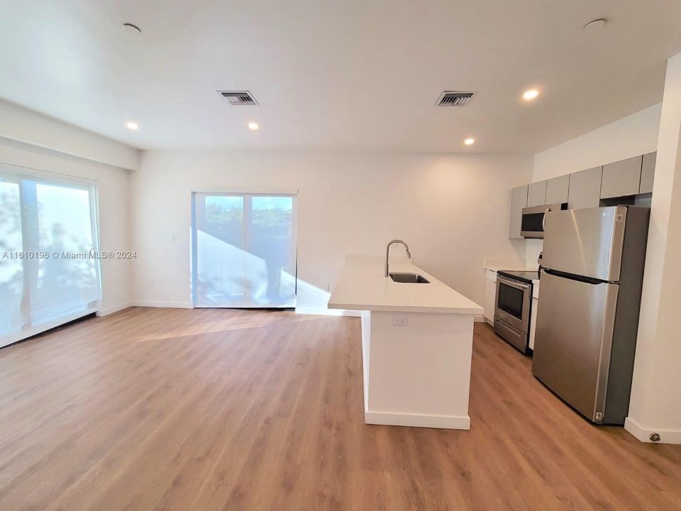 For Rent: $2,500 (2 beds, 2 baths, 18351 Square Feet)