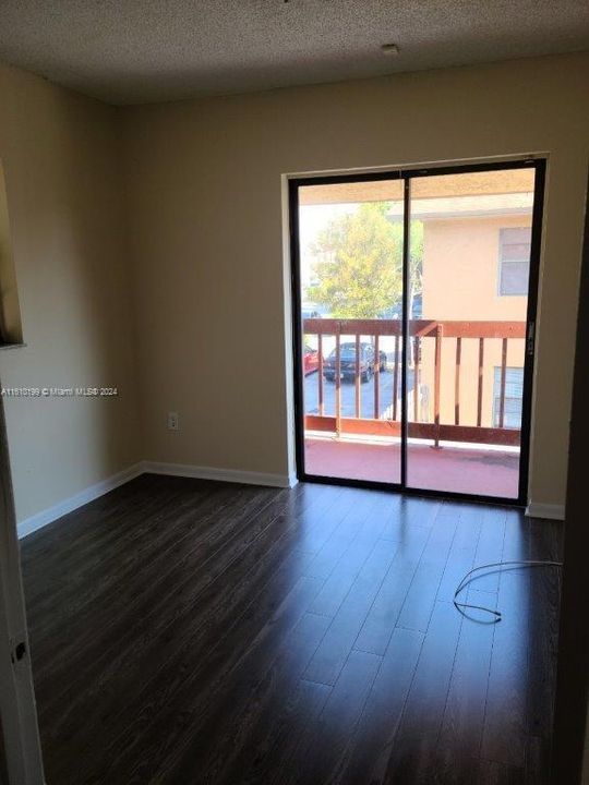 For Rent: $2,500 (2 beds, 1 baths, 828 Square Feet)