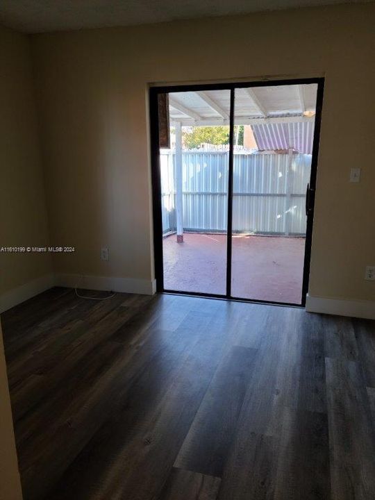 For Rent: $2,500 (2 beds, 1 baths, 828 Square Feet)