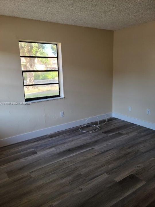 For Rent: $2,500 (2 beds, 1 baths, 828 Square Feet)