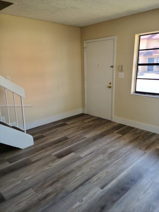 For Rent: $2,500 (2 beds, 1 baths, 828 Square Feet)