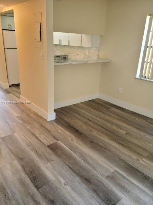 For Rent: $2,500 (2 beds, 1 baths, 828 Square Feet)