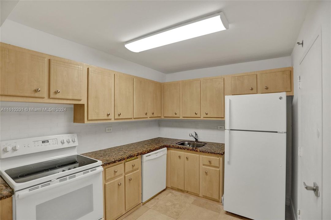 For Sale: $424,000 (2 beds, 2 baths, 1271 Square Feet)