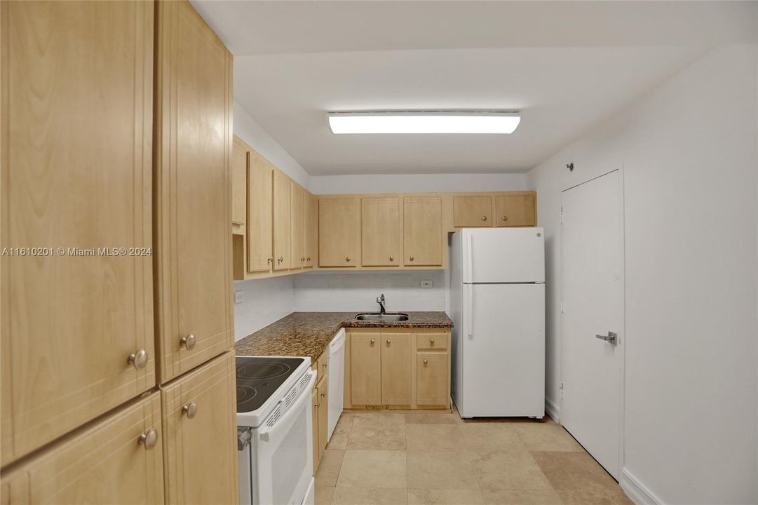 For Sale: $449,900 (2 beds, 2 baths, 1271 Square Feet)