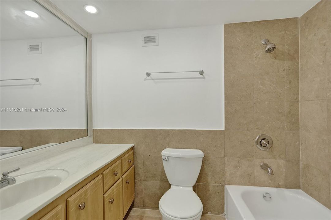 For Sale: $449,900 (2 beds, 2 baths, 1271 Square Feet)
