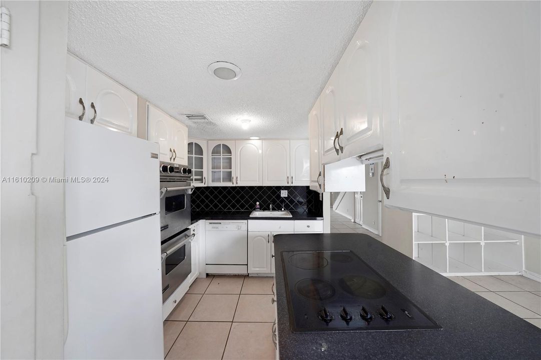 Recently Sold: $425,000 (2 beds, 2 baths, 1696 Square Feet)