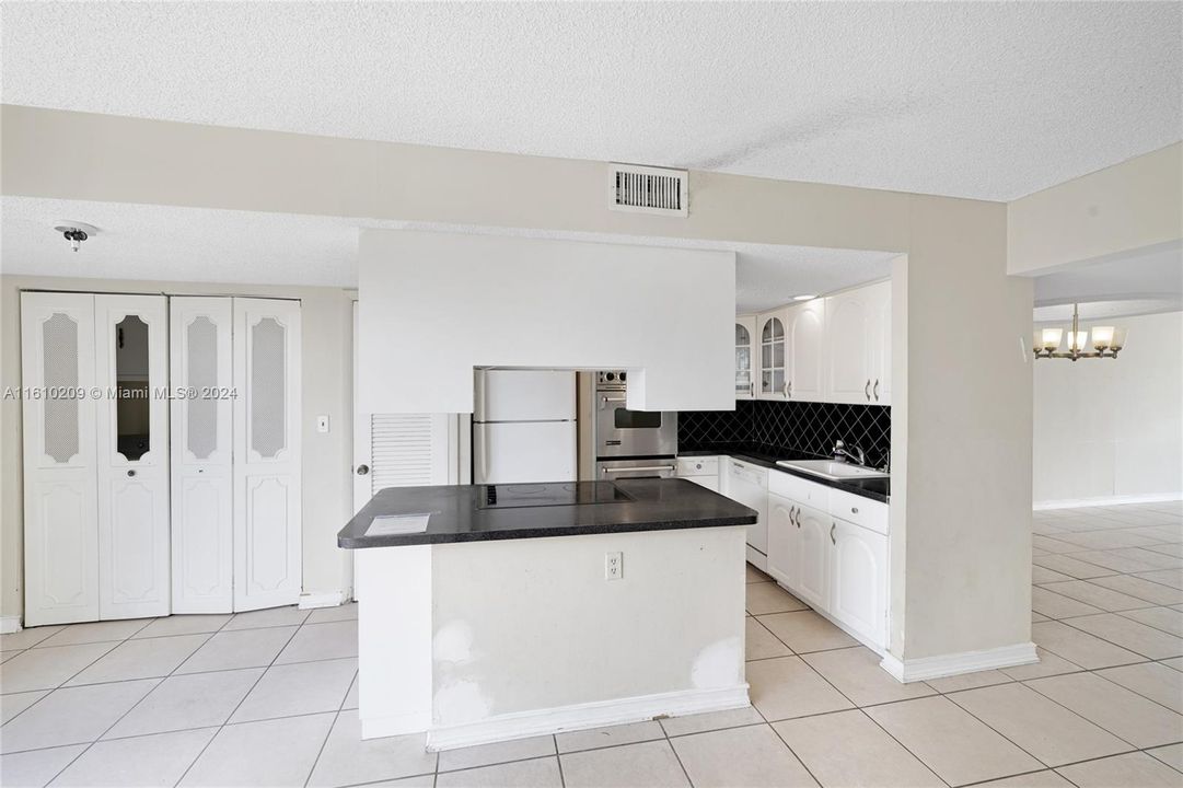 Recently Sold: $425,000 (2 beds, 2 baths, 1696 Square Feet)