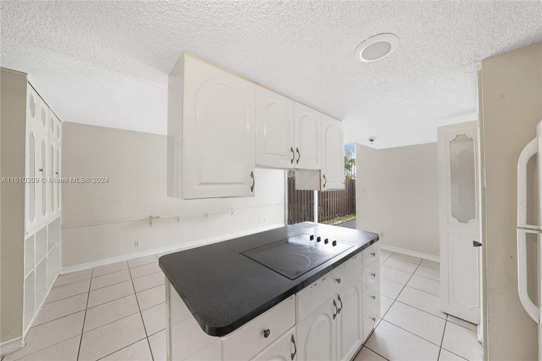 Recently Sold: $425,000 (2 beds, 2 baths, 1696 Square Feet)