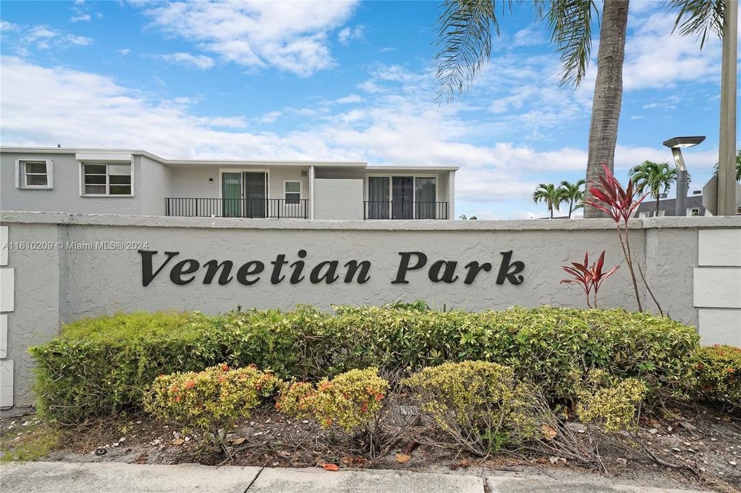 Recently Sold: $425,000 (2 beds, 2 baths, 1696 Square Feet)