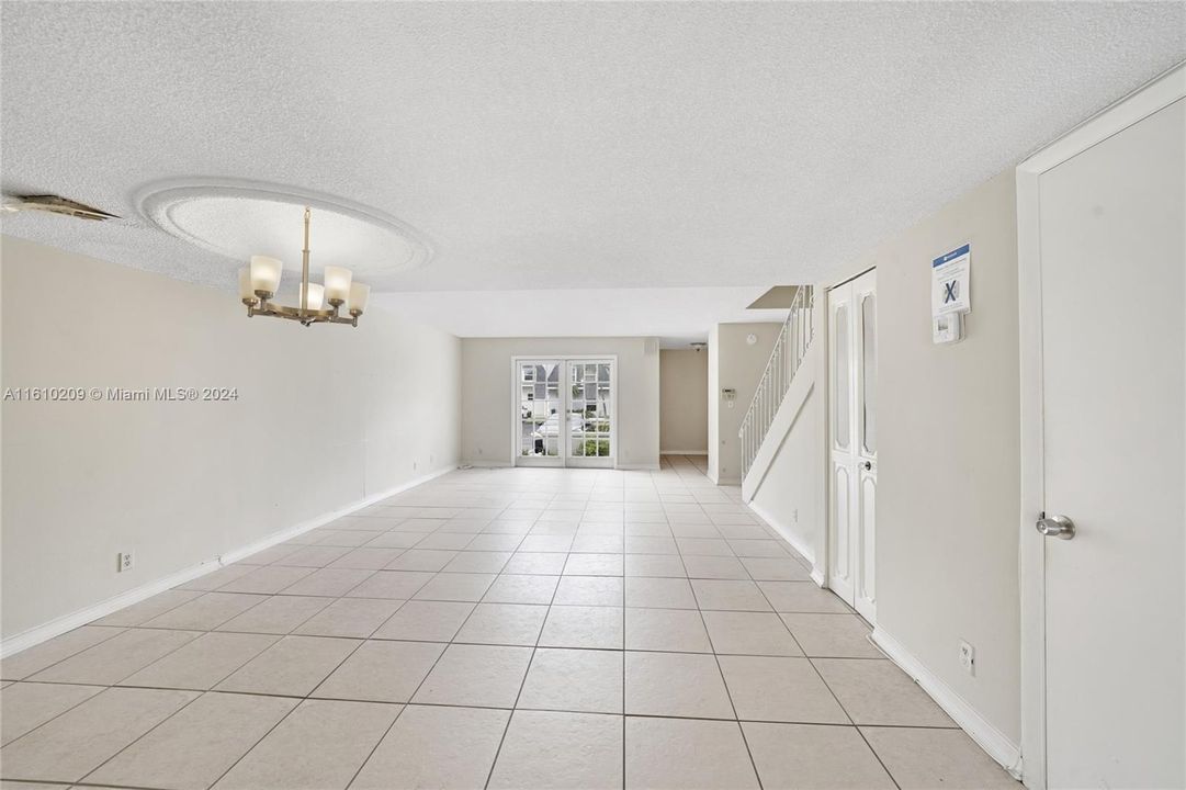 Recently Sold: $425,000 (2 beds, 2 baths, 1696 Square Feet)