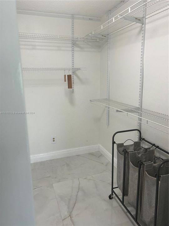 Active With Contract: $2,100 (2 beds, 2 baths, 1101 Square Feet)